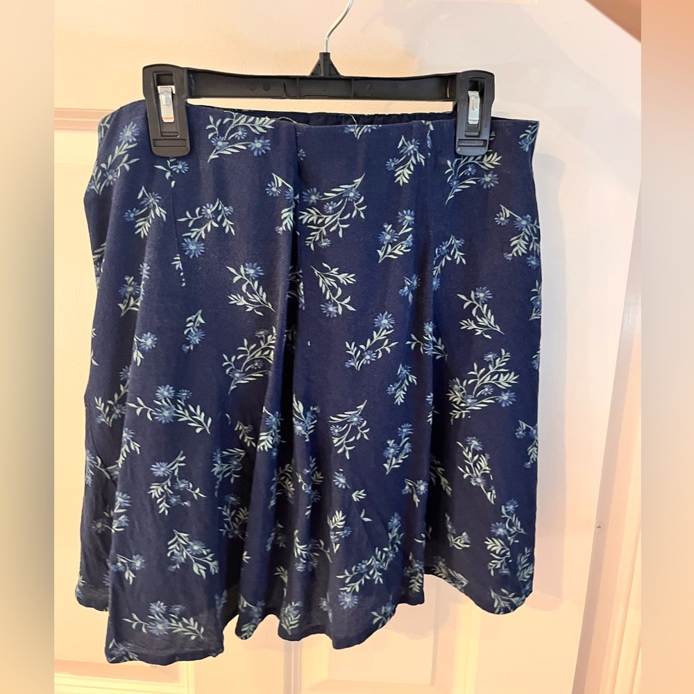 American Eagle Navy Floral Skirt (M)